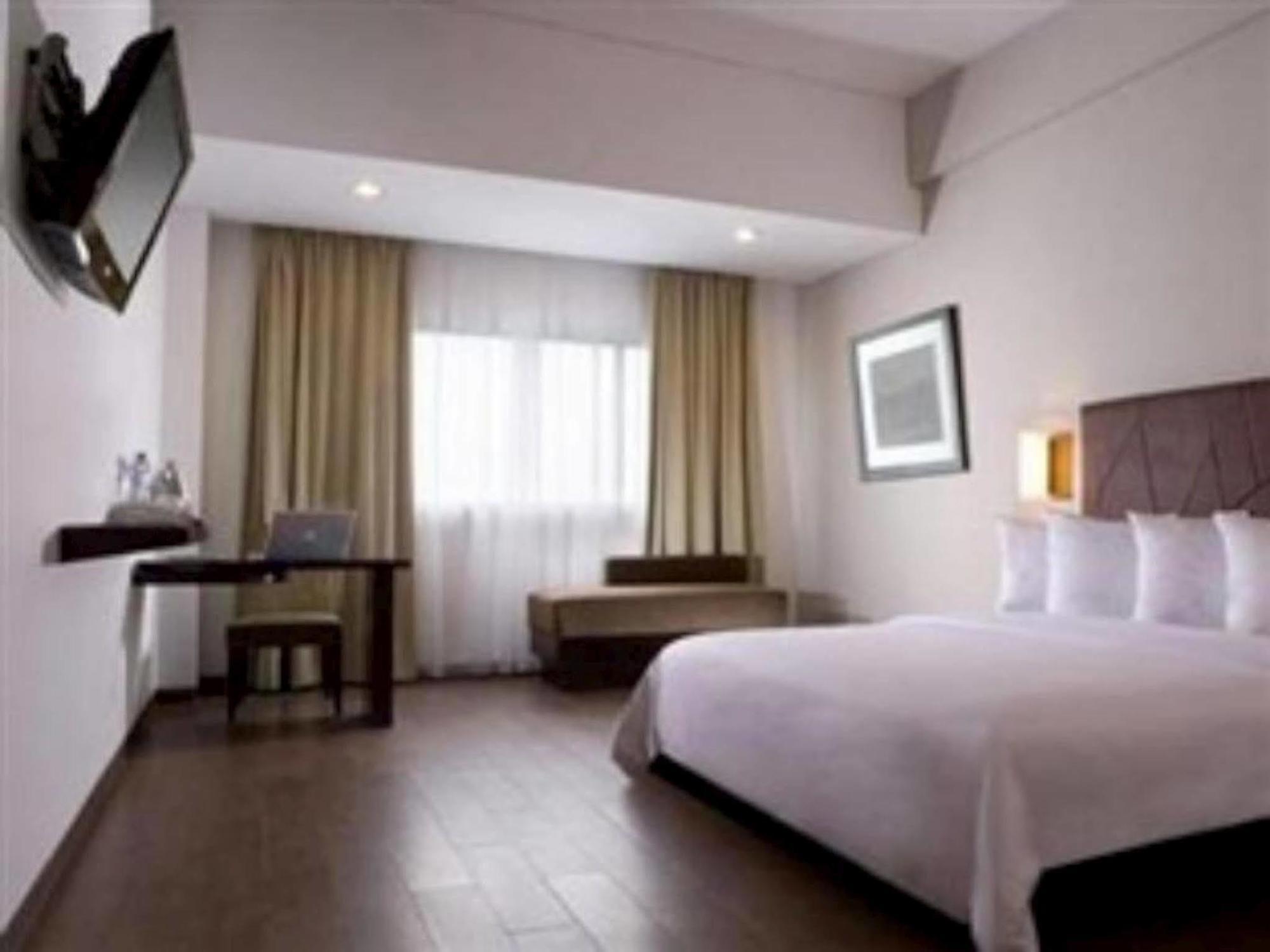 Hotel Santika Bogor Kültér fotó